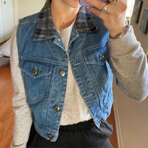 No Boundaries Cropped Light Wash Denim Vest Blue Size Small